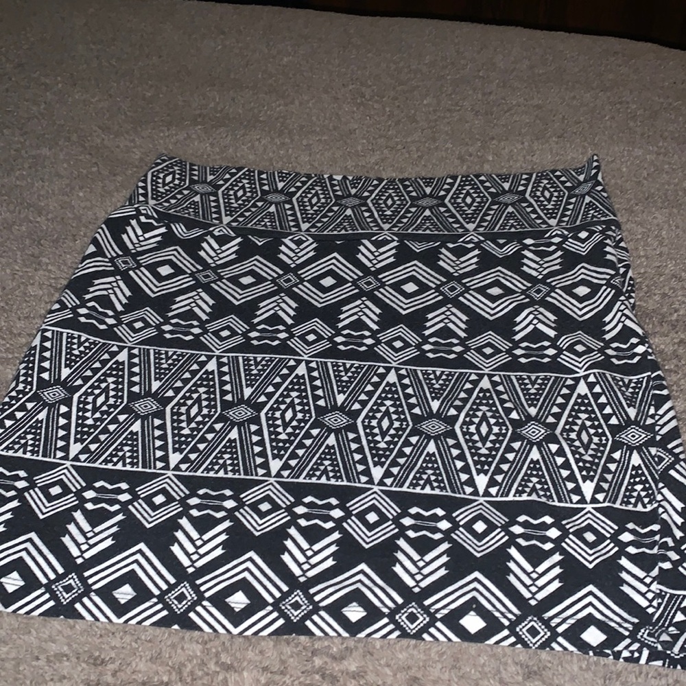 Charlotte Russe Black n white pencil skirt